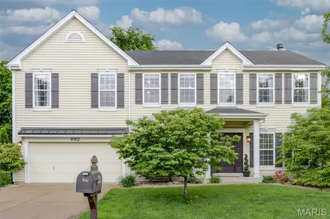 1012 Landing Place Dr, Lake Saint Louis, MO 63367
