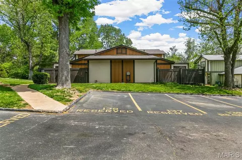 11166 Whispering Oaks Dr, Saint Louis, MO 63136