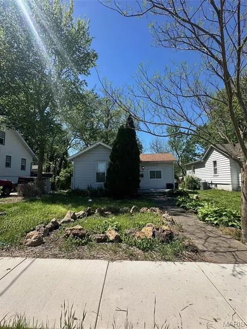 3311 Calvert Ave, Breckenridge Hills, MO 63114