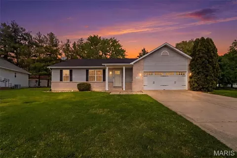 1432 Manchester Dr, O'fallon, IL 62269