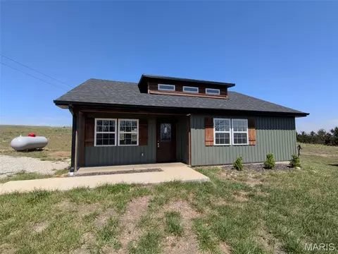 102 S Lois Ct, Mansfield, MO 65704