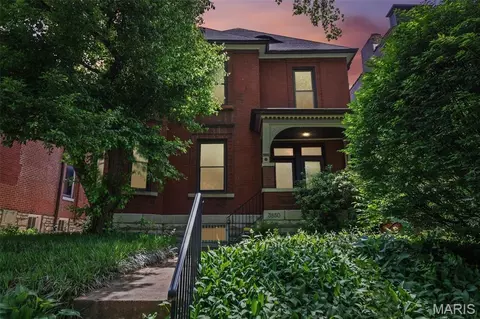 3850 Arsenal St, Saint Louis, MO 63116