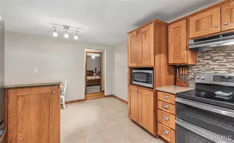 Kitchen - 11090 Highway K, Jadwin, MO 65501 photo 4 of 6