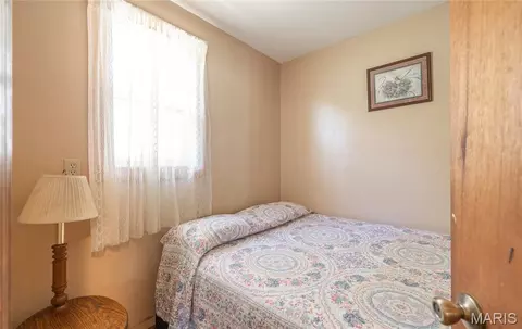 Bedroom - 11090 Highway K, Jadwin, MO 65501 photo 4 of 9