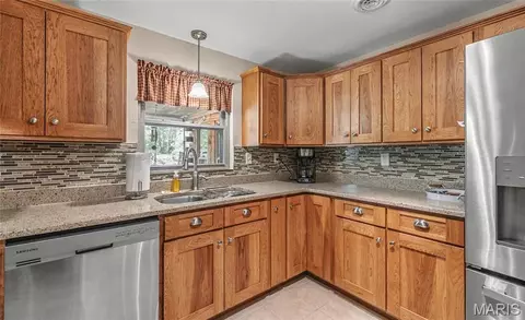 Kitchen - 11090 Highway K, Jadwin, MO 65501 photo 3 of 6