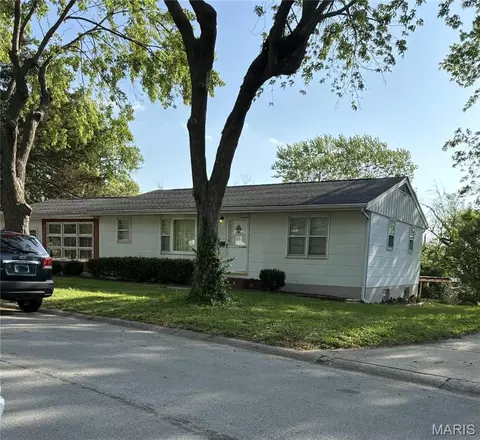 78 Oakdale Ave, Saint Charles, MO 63301