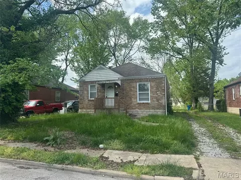 37 Lee Ave, Ferguson, MO 63135