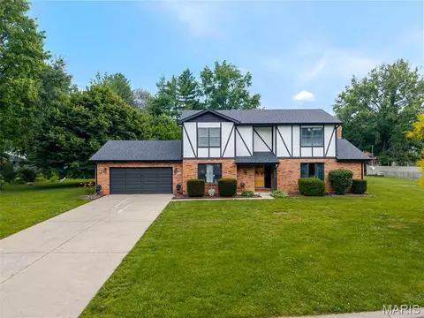 425 Weatherstone Dr, Belleville, IL 62221