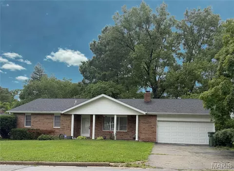 106 Steeplechase Rd, Rolla, MO 65401