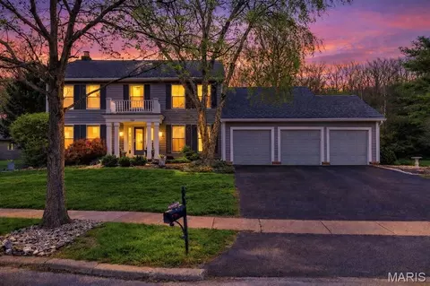556 Red Rock Dr, Ballwin, MO 63011