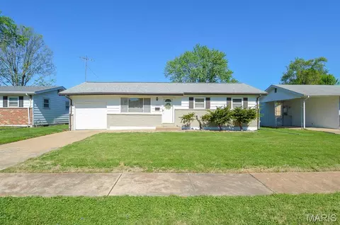 1865 Violet Dr, Florissant, MO 63031