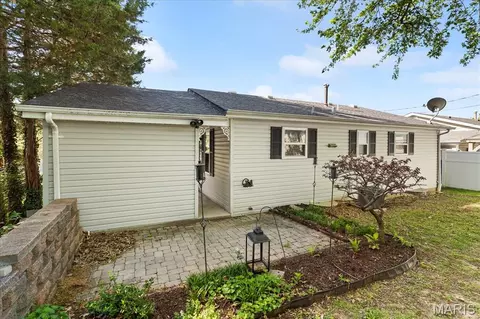 Exterior - 209 Oak St, Waterloo, IL 62298 photo 8 of 10