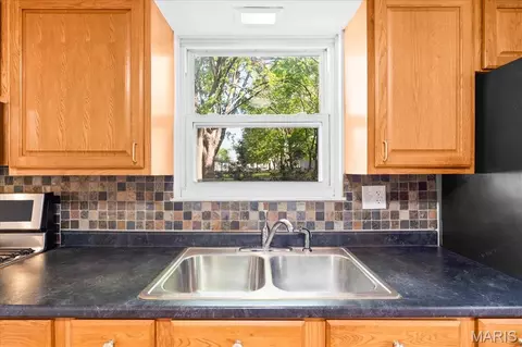 Kitchen - 209 Oak St, Waterloo, IL 62298 photo 3 of 3