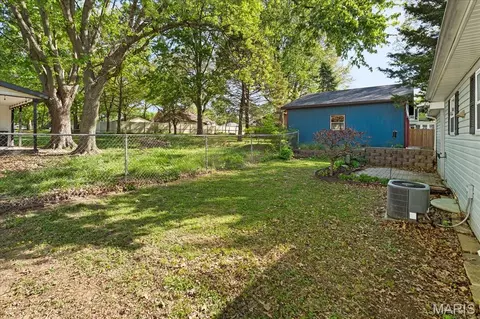 Exterior - 209 Oak St, Waterloo, IL 62298 photo 9 of 10