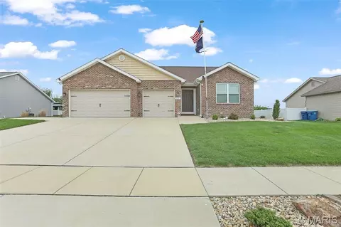 117 Garrettford Dr, Bethalto, IL 62010