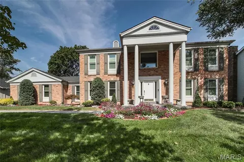 15991 Meadow Oak Dr, Chesterfield, MO 63017