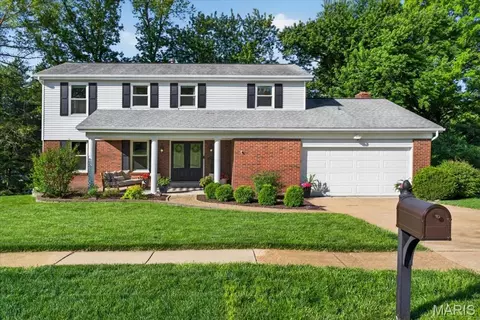 933 Baintree Ln, Ballwin, MO 63011