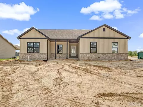951 Forbs Dr, Waterloo, IL 62298