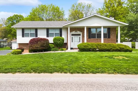 14 Sandwedge Dr, Belleville, IL 62220