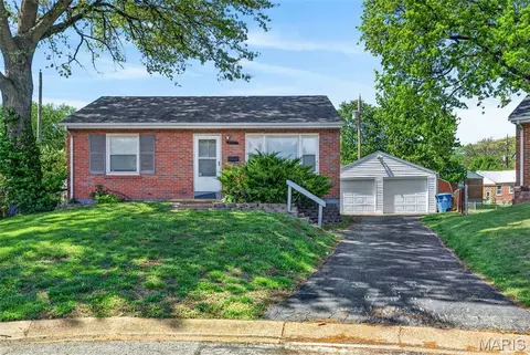 9233 Meadowbrook Ln, Overland, MO 63114