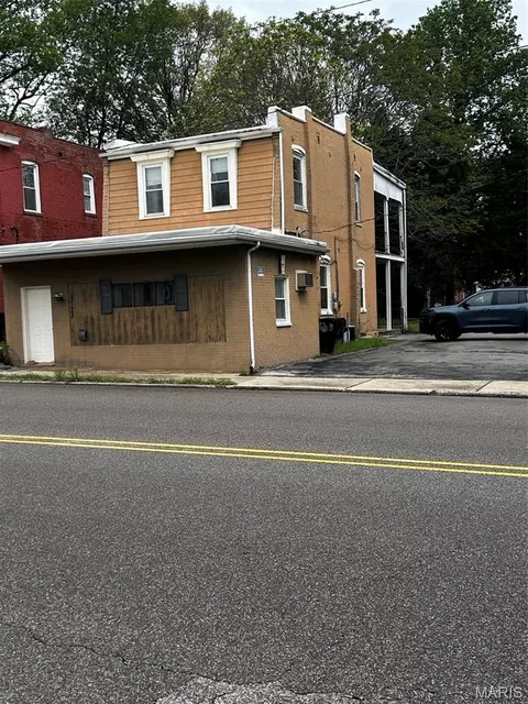 1823 W Main St, Belleville, IL 62226