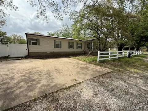 31 Country Cv, Benton, MO 63736