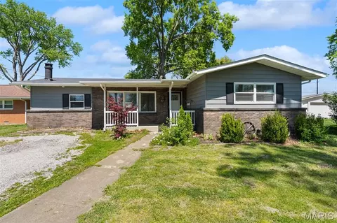 417 E Madison St, Millstadt, IL 62260