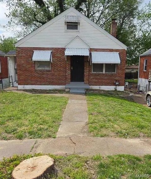 9835 Green Valley Dr, Saint Louis, MO 63136