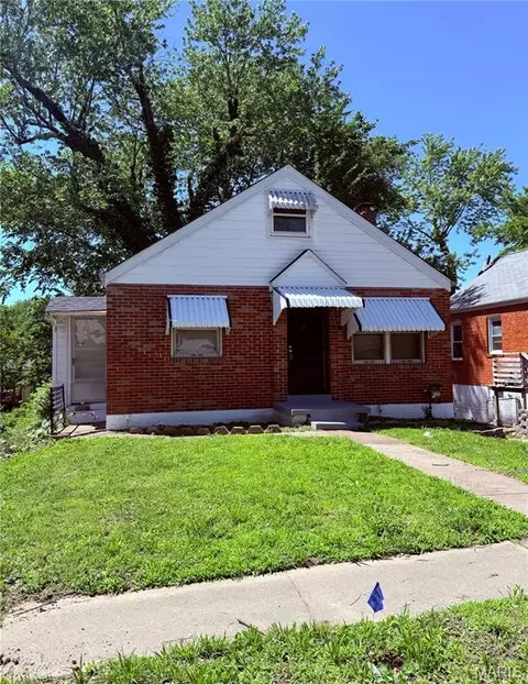 9835 Green Valley Dr, Saint Louis, MO 63136