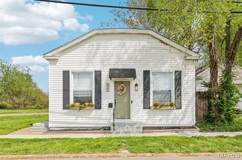 421 Wolf St, Edwardsville, IL 62025