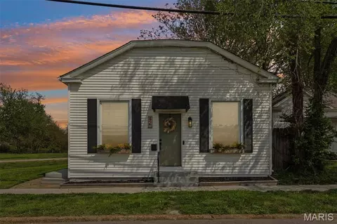 421 Wolf St, Edwardsville, IL 62025
