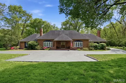 1721 Kenmont Rd, Ladue, MO 63124