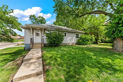 2812 Laclede Station Rd, Maplewood, MO 63143