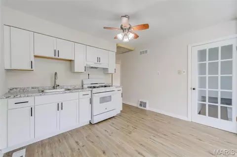 8015 Aline Ave, Berkeley, MO 63134 photo 6