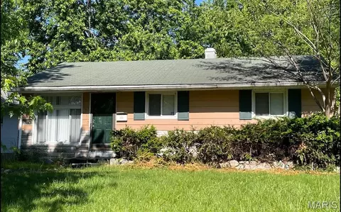 10753 Spring Garden Dr, Saint Louis, MO 63137