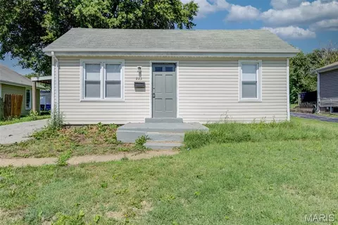 223 La Motte Ln, Saint Louis, MO 63135