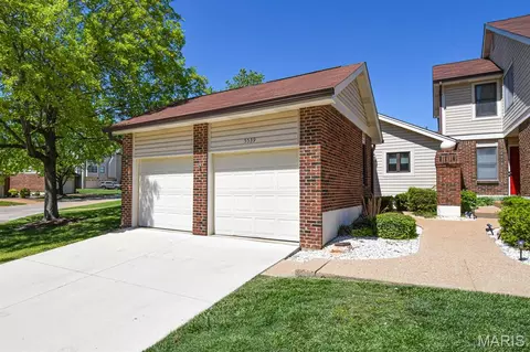 5539 Duchesne Parque Dr, Saint Louis, MO 63128