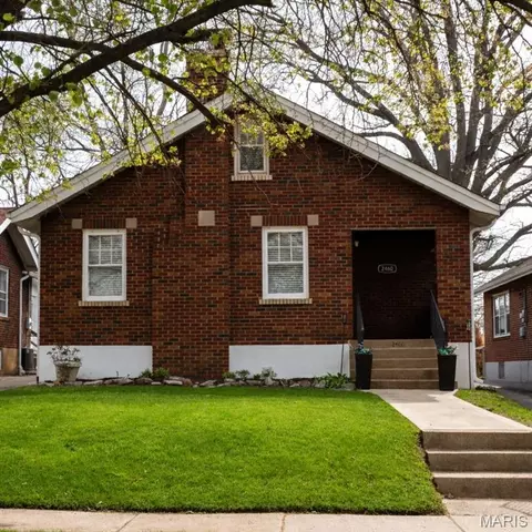 2460 Hartland Ave, Sycamore Hills, MO 63114