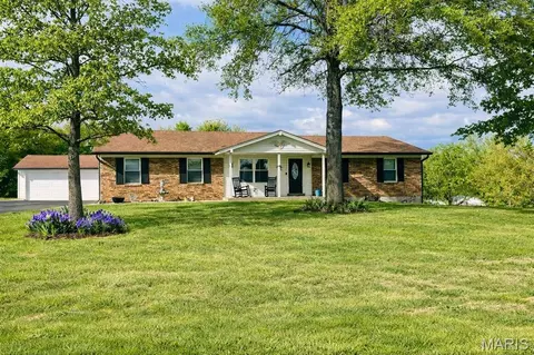 1118 Emerald Dr, Moscow Mills, MO 63362