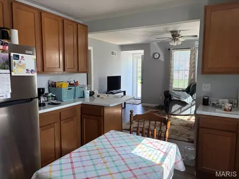 Kitchen - 306 Elmont Rd, Sullivan, MO 63080 photo 2 of 2