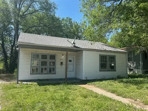 305 Mueller Ave, Saint Louis, MO 63135