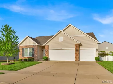 539 Crystal Stream Dr, Wentzville, MO 63385