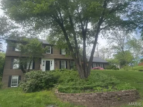 1685 Ansonborough Dr, Chesterfield, MO 63017