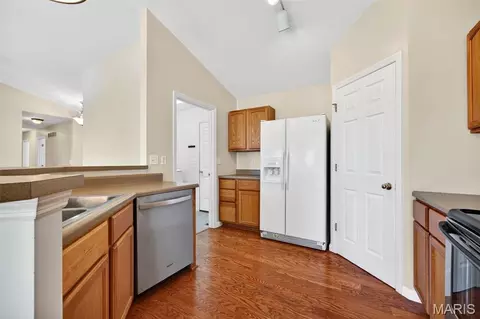 Entry Way - 1433 Sunview Dr, O'fallon, MO 63366 photo 1 of 2
