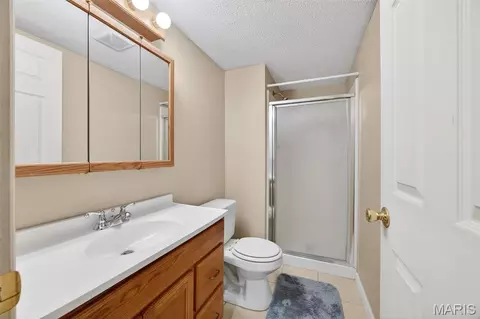 Bath - 1433 Sunview Dr, O'fallon, MO 63366 photo 4 of 4