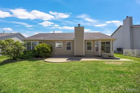 Exterior - 1433 Sunview Dr, O'fallon, MO 63366 photo 6 of 8
