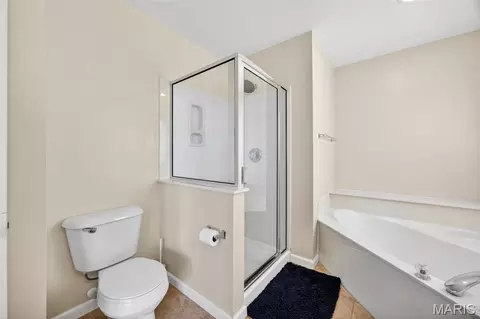 Bath - 1433 Sunview Dr, O'fallon, MO 63366 photo 2 of 4