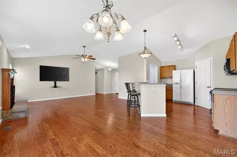 Living - 1433 Sunview Dr, O'fallon, MO 63366 photo 5 of 9