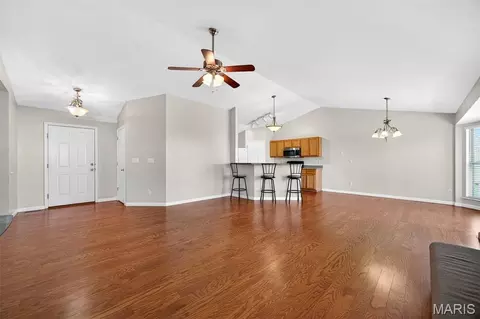 Living - 1433 Sunview Dr, O'fallon, MO 63366 photo 2 of 9