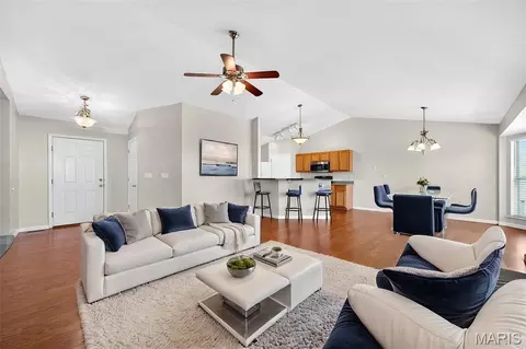 Living - 1433 Sunview Dr, O'fallon, MO 63366 photo 3 of 9